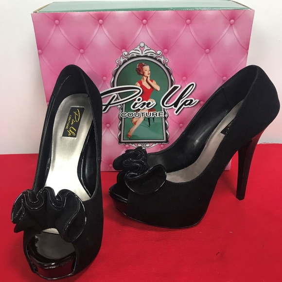 PinUp Couture Faux Suede Heels NIB - Picture 1 of 3